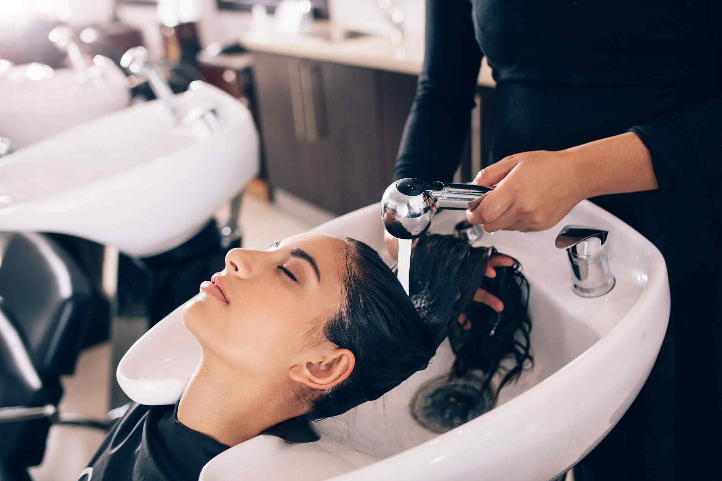https://alegriadvivir.com/wp-content/uploads/2018/10/hairdresser-facials.jpg