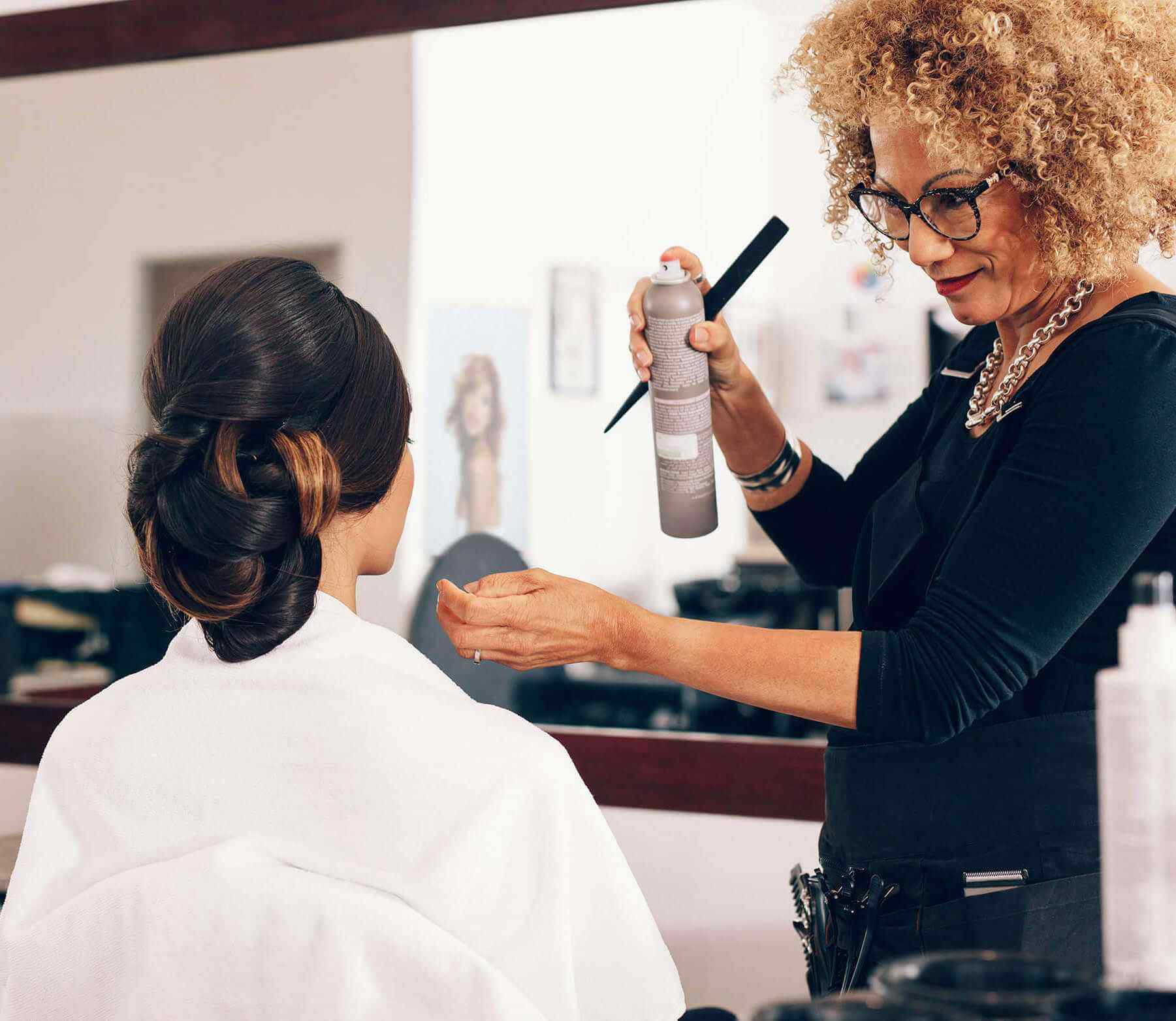 https://alegriadvivir.com/wp-content/uploads/2018/12/hairdresser-img-small.jpg